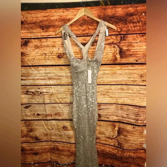 ❄️🪩Sequin Keyhole Gown 🪩❄️ NWT - Picture 3 of 16